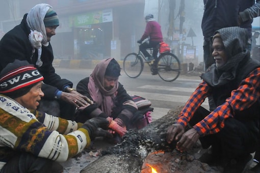 Delhi weather: The minimum temperature settled at 4.9 degrees Celsius on Friday. (PTI photo/File)