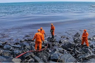 Ennore Oil Spill: CPCL has reportedly engaged fishermen to clean up the oil. (Representational Photo: PTI)
